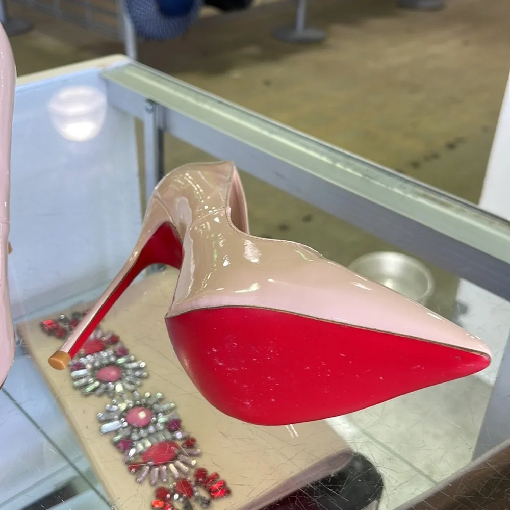 Christian Louboutin Nude Heels with Red Sole - Picture 3 of 4
